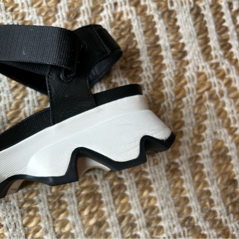 Sorel Kinetic Impact Leather Platform Sandal Ankle Strap Black White Size 6.5 - Picture 7 of 8